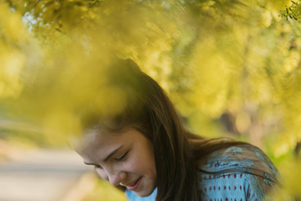 Sydney photographer: Girl in the wattle tree