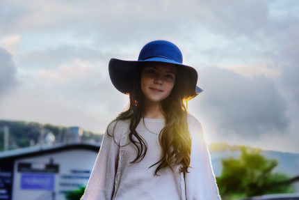 portraits in Sydney - girl in hat at sunset