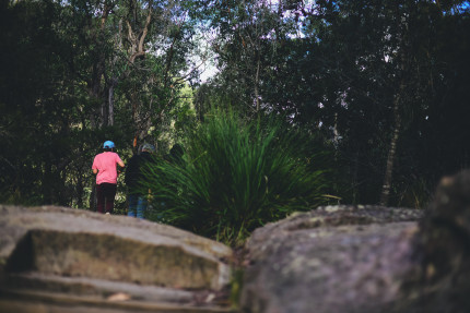 sydney photographer - family walking at park