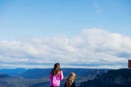 Sydney photographer/ family walking in Blue Mountains