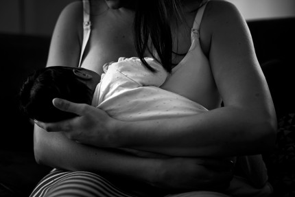 Newborn photographer in sydney: Breastfeeding